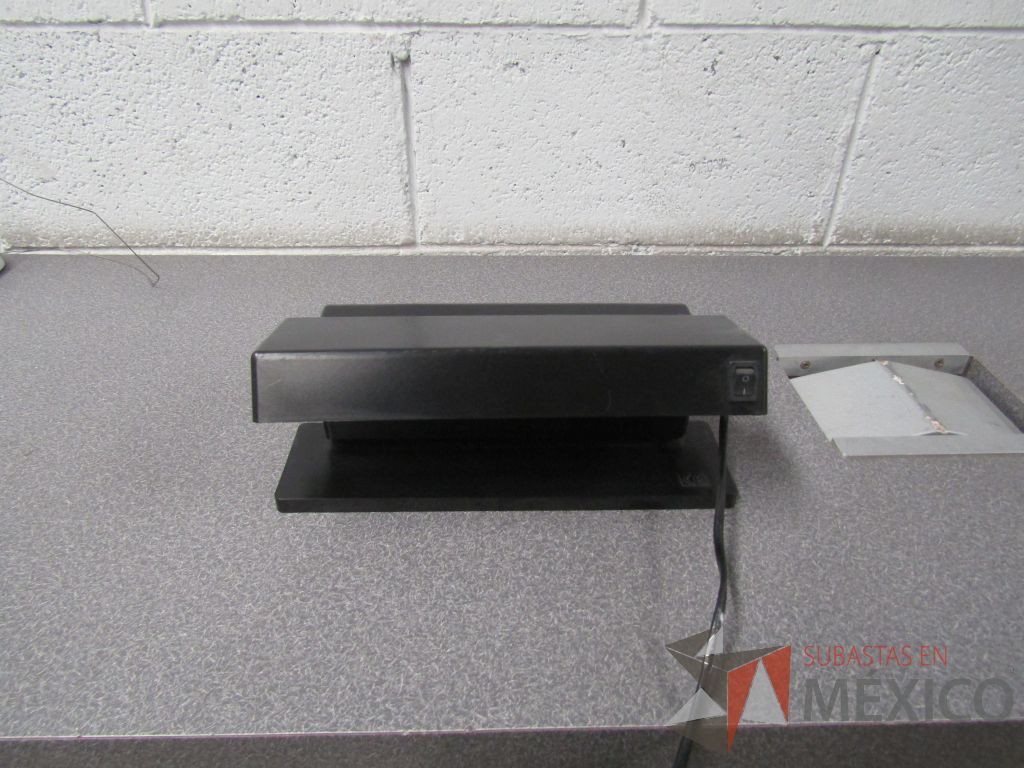 Lote 003 - Lote de 278 bienes diversos (Sillones, botiquines, trituradoras de papel, lámparas de "luz negra", loncheras metálicas...) - Imagen 149