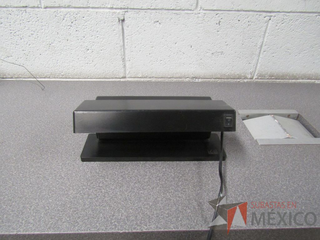 Lote 003 - Lote de 278 bienes diversos (Sillones, botiquines, trituradoras de papel, lámparas de "luz negra", loncheras metálicas...) - Imagen 148