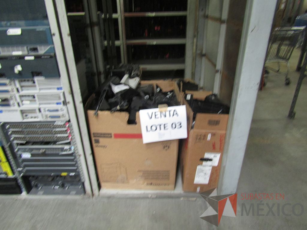 Lote 003 - Lote de 278 bienes diversos (Sillones, botiquines, trituradoras de papel, lámparas de "luz negra", loncheras metálicas...) - Imagen 140