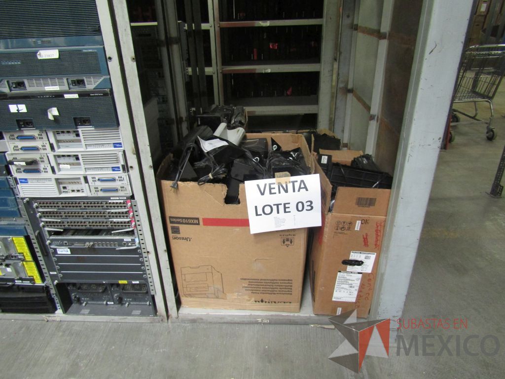 Lote 003 - Lote de 278 bienes diversos (Sillones, botiquines, trituradoras de papel, lámparas de "luz negra", loncheras metálicas...) - Imagen 138