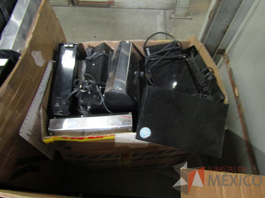 Lote 003 - Lote de 278 bienes diversos (Sillones, botiquines, trituradoras de papel, lámparas de "luz negra", loncheras metálicas...) - Imagen 134