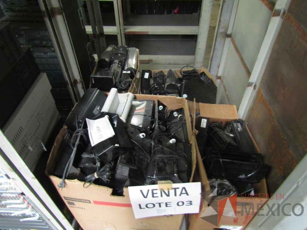 Lote 003 - Lote de 278 bienes diversos (Sillones, botiquines, trituradoras de papel, lámparas de "luz negra", loncheras metálicas...) - Imagen 130