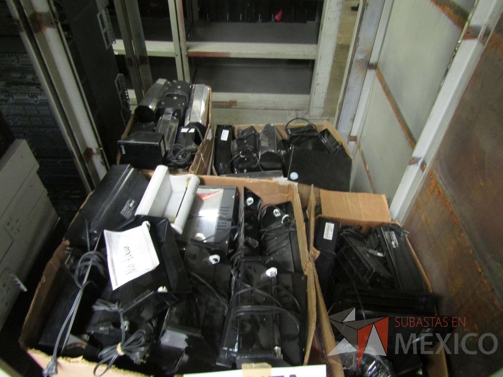 Lote 003 - Lote de 278 bienes diversos (Sillones, botiquines, trituradoras de papel, lámparas de "luz negra", loncheras metálicas...) - Imagen 129