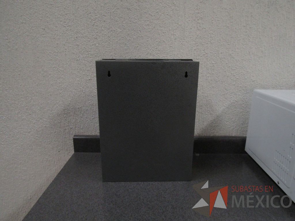Lote 003 - Lote de 278 bienes diversos (Sillones, botiquines, trituradoras de papel, lámparas de "luz negra", loncheras metálicas...) - Imagen 94