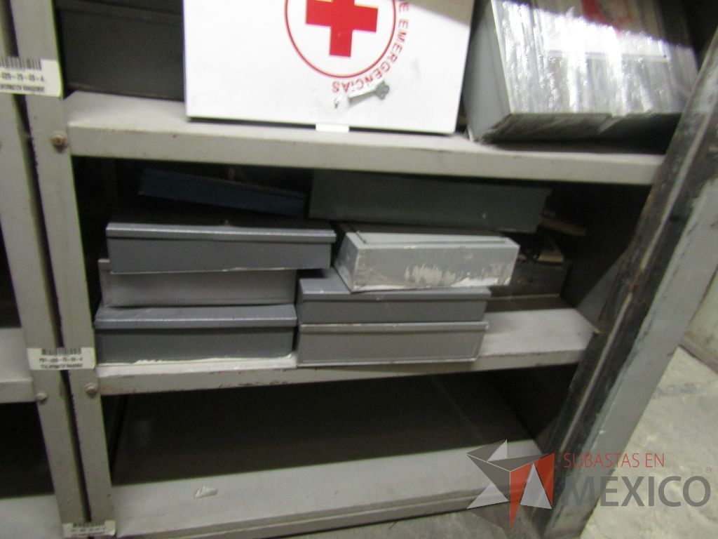 Lote 003 - Lote de 278 bienes diversos (Sillones, botiquines, trituradoras de papel, lámparas de "luz negra", loncheras metálicas...) - Imagen 56