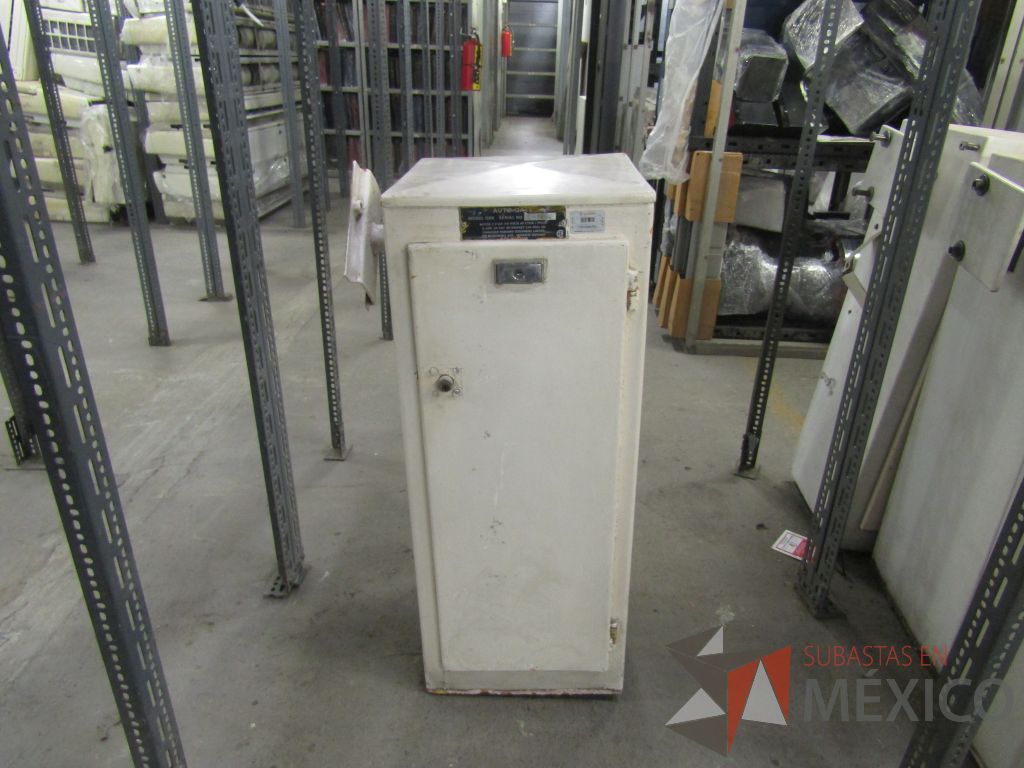 Lote 004 - Lote de 250 bienes diversos, aprox., (Cajoneras temporizadas, archiveros, artículos metálicos y de madera) - Imagen 2