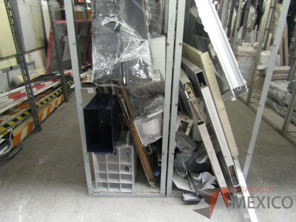 Lote 004 - Lote de 250 bienes diversos, aprox., (Cajoneras temporizadas, archiveros, artículos metálicos y de madera) - Imagen 58
