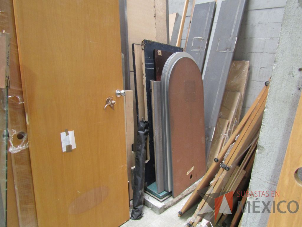 Lote 004 - Lote de 250 bienes diversos, aprox., (Cajoneras temporizadas, archiveros, artículos metálicos y de madera) - Imagen 7