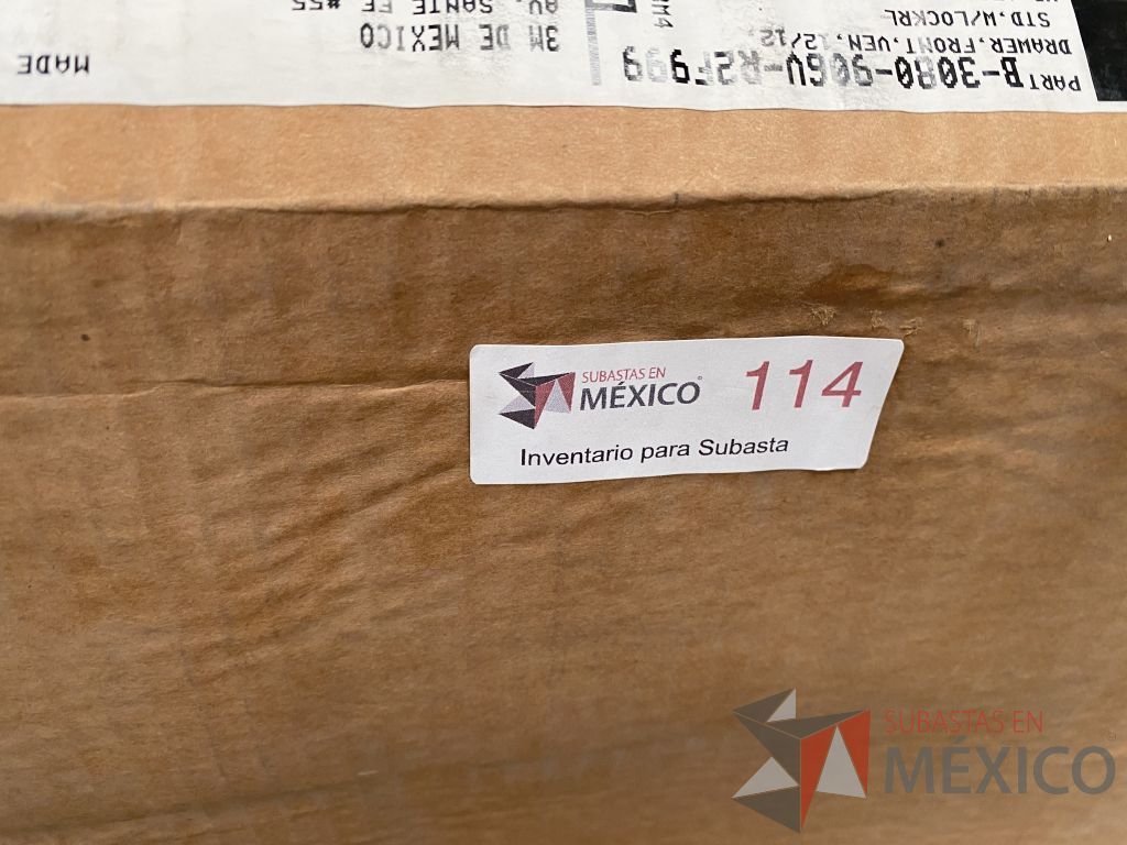 Lote 040 - 11 Cubiertas, 10 cajas con accesorios para mampara y 9 pata metálicas - Imagen 16