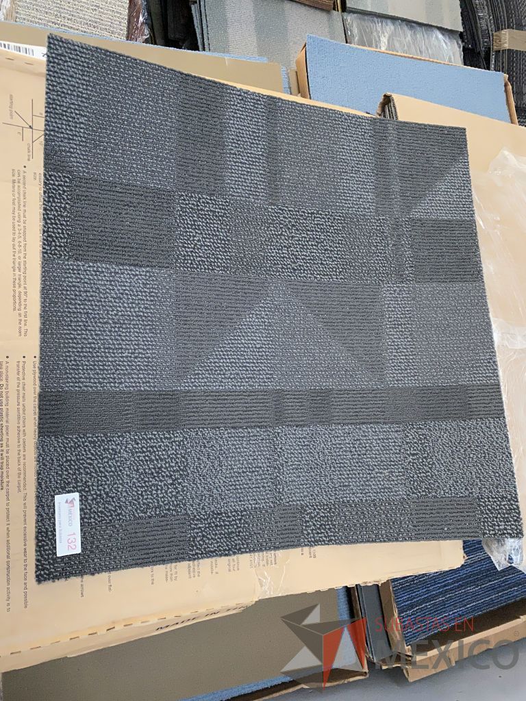 Lote 060 - 24 piezas alfombra modular color gris, Modelo: 86505, 8.6 m2 - Imagen 5
