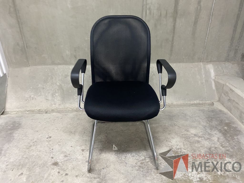Lote 085 - 2 Silla de visita tipo trineo con asiento en tela color negro - Imagen 2