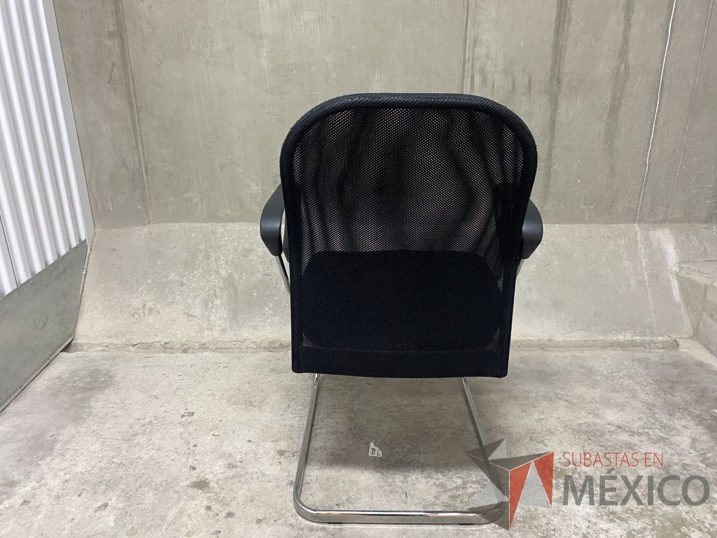 Lote 085 - 2 Silla de visita tipo trineo con asiento en tela color negro - Imagen 8