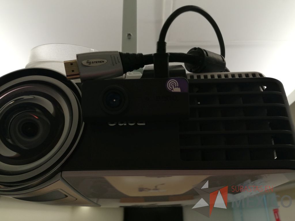 Lote 029 - Proyector. S/N:PDH5F03541000 Y Camara de video, Marca: BENQ., incluye soporte - Imagen 7