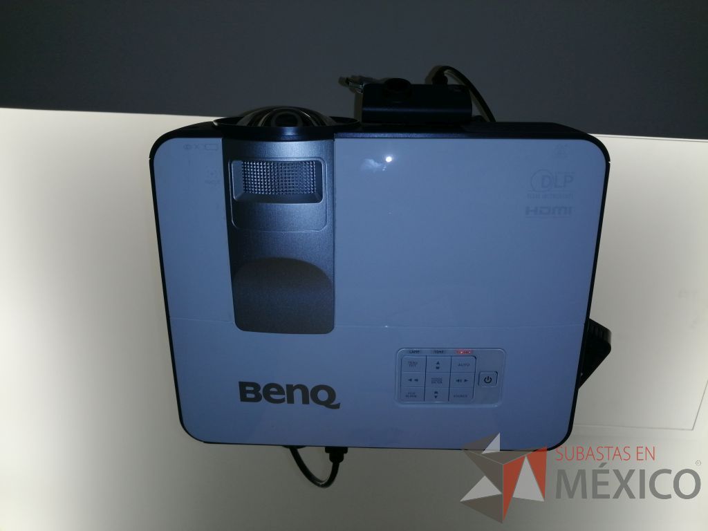 Lote 029 - Proyector. S/N:PDH5F03541000 Y Camara de video, Marca: BENQ., incluye soporte - Imagen 8