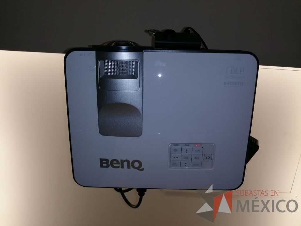 Lote 029 - Proyector. S/N:PDH5F03541000 Y Camara de video, Marca: BENQ., incluye soporte - Imagen 9