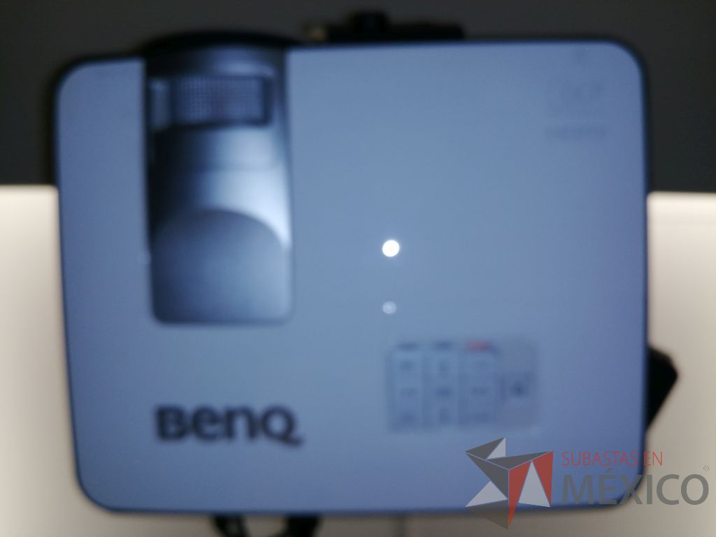 Lote 029 - Proyector. S/N:PDH5F03541000 Y Camara de video, Marca: BENQ., incluye soporte - Imagen 10
