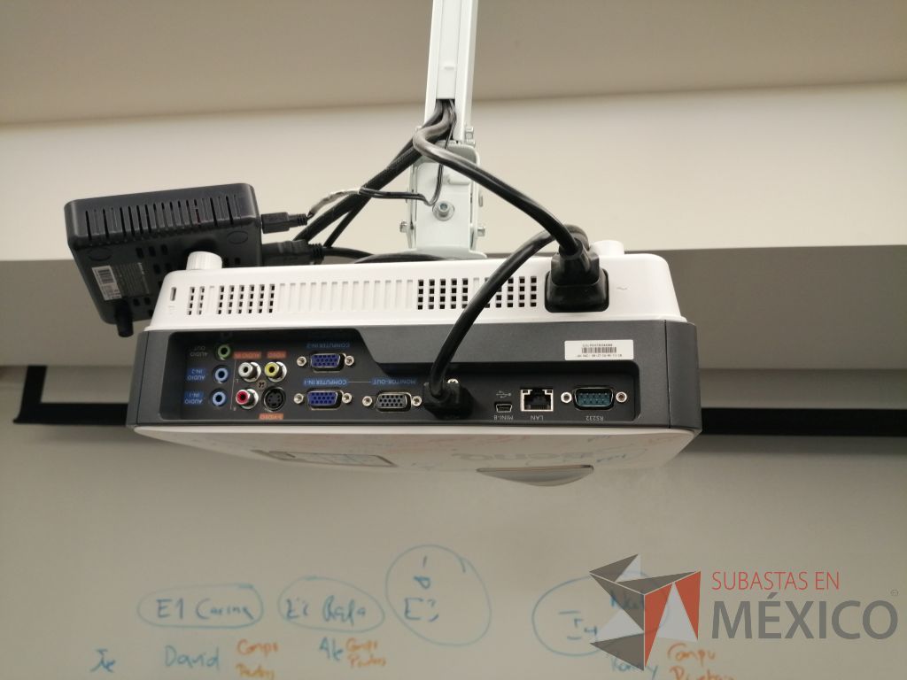 Lote 029 - Proyector. S/N:PDH5F03541000 Y Camara de video, Marca: BENQ., incluye soporte - Imagen 14