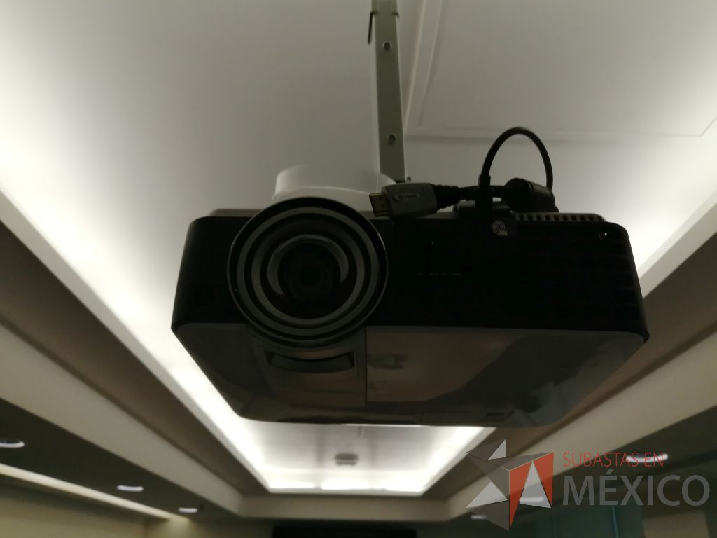 Lote 029 - Proyector. S/N:PDH5F03541000 Y Camara de video, Marca: BENQ., incluye soporte - Imagen 17