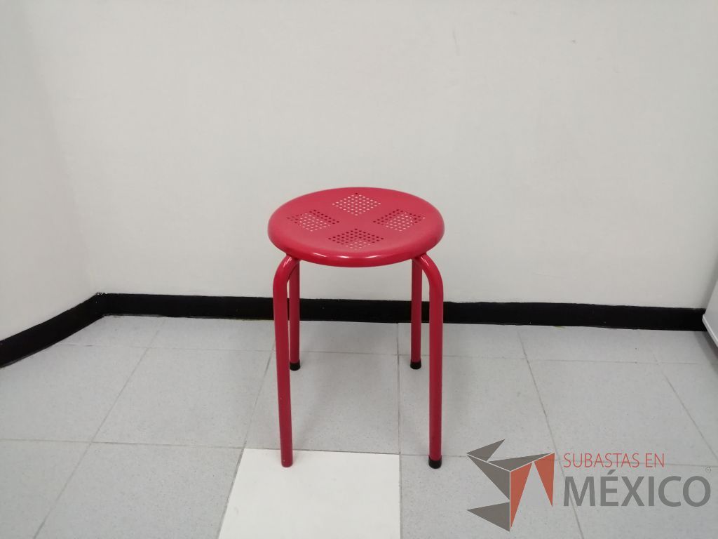 Lote 059 - Banco metálico color rojo - Imagen 2