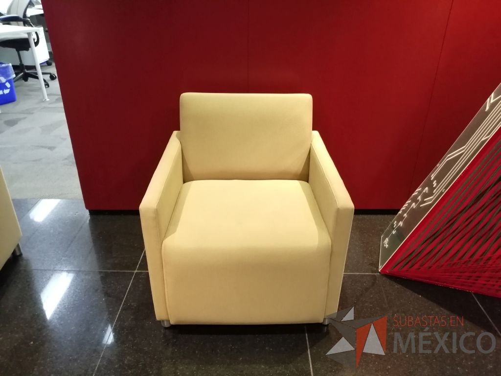Lote 060 - 2 Sillones de 1 plaza en tela color beige - Imagen 3