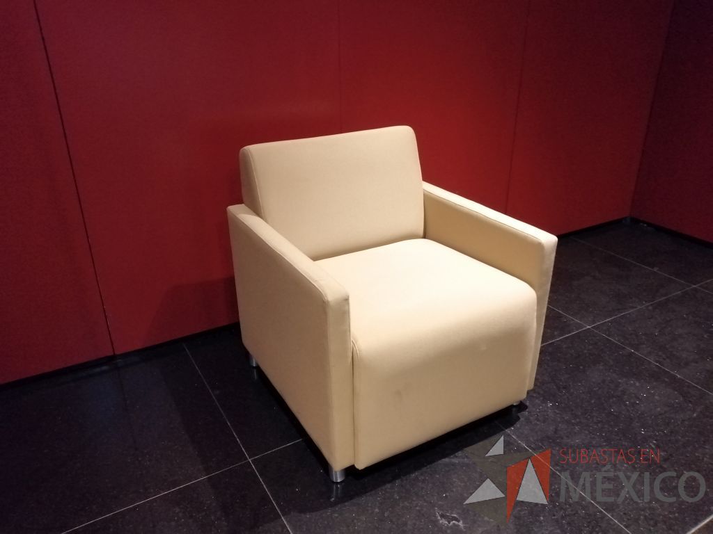 Lote 060 - 2 Sillones de 1 plaza en tela color beige - Imagen 18