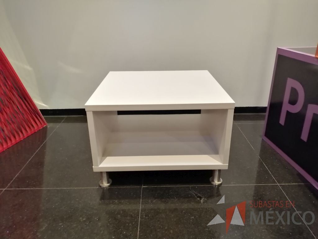 Lote 061 - Mesa de apoyo con patas metálicas - Imagen 3