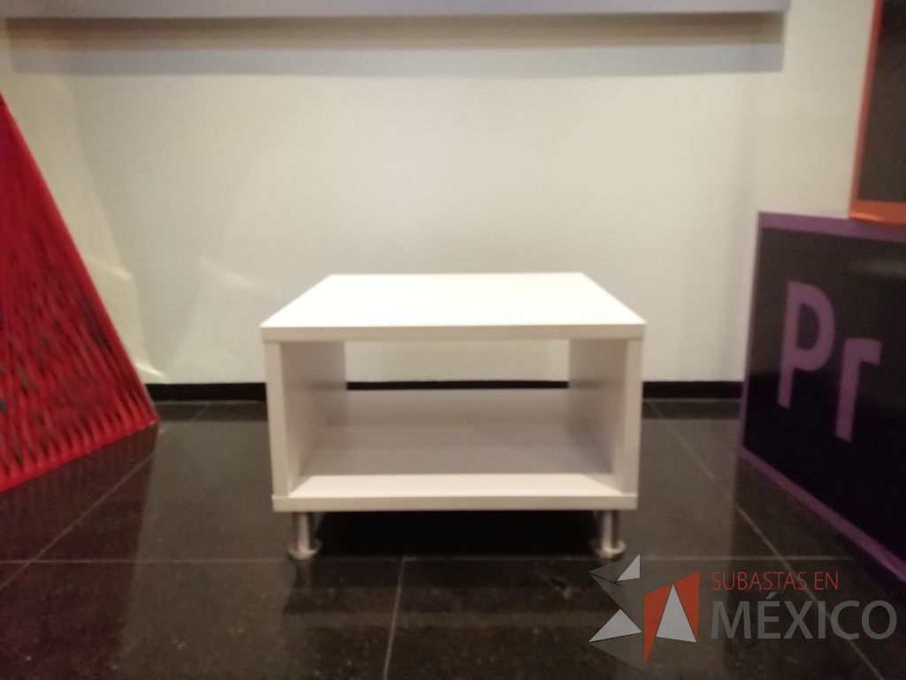 Lote 061 - Mesa de apoyo con patas metálicas - Imagen 6