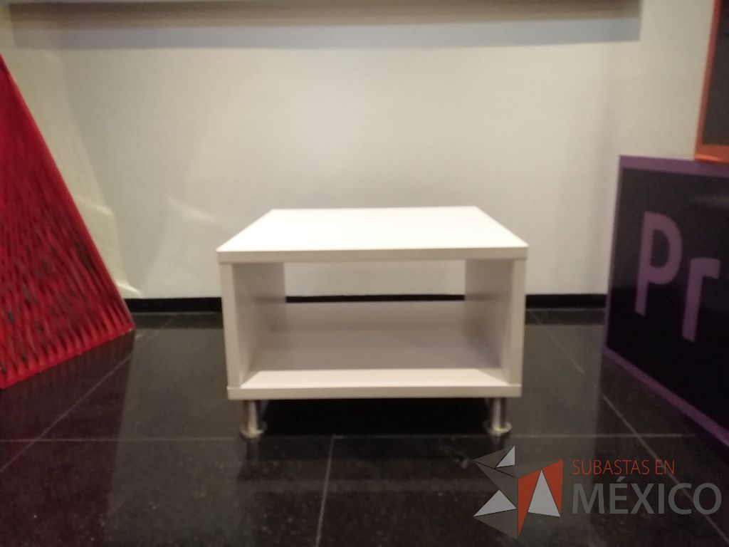 Lote 061 - Mesa de apoyo con patas metálicas - Imagen 5