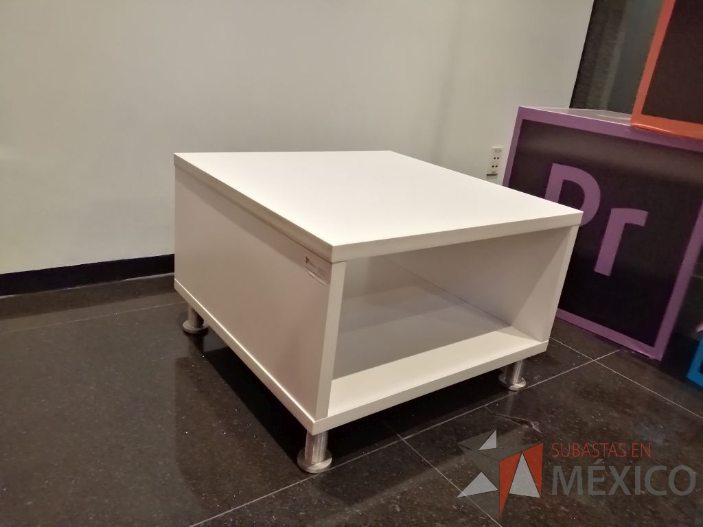 Lote 061 - Mesa de apoyo con patas metálicas - Imagen 10