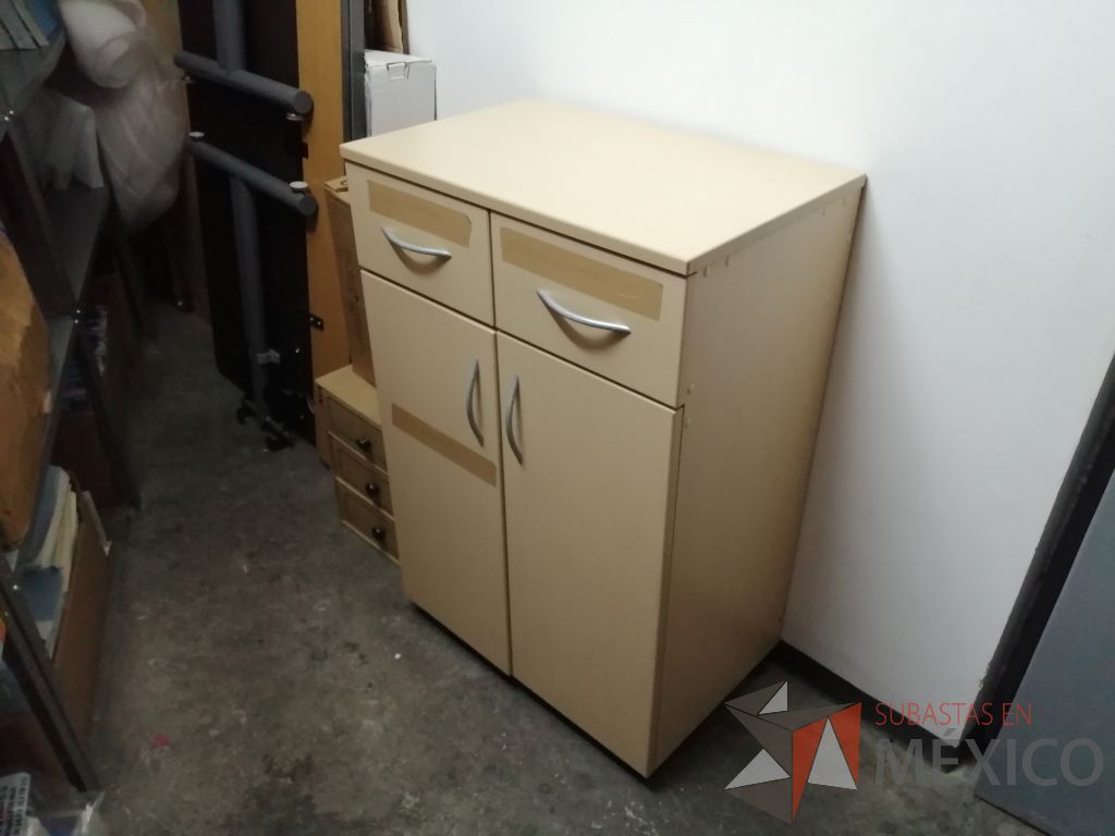 Lote 062 - Mueble tipo madera con 2 cajones y 2 puertas - Imagen 2