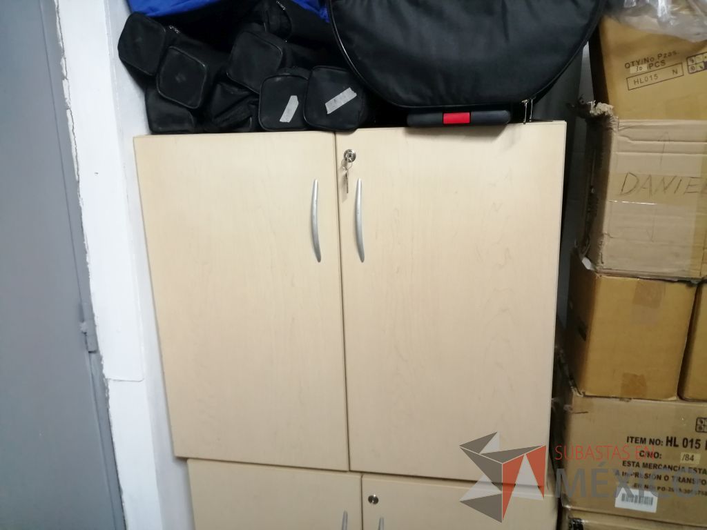 Lote 063 - Gabinete con 2 puertas tipo madera - Imagen 2