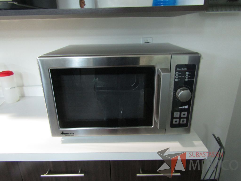 Lote 047 - Horno de microondas. Modelo: RCS10DSE, Marca: AMANA