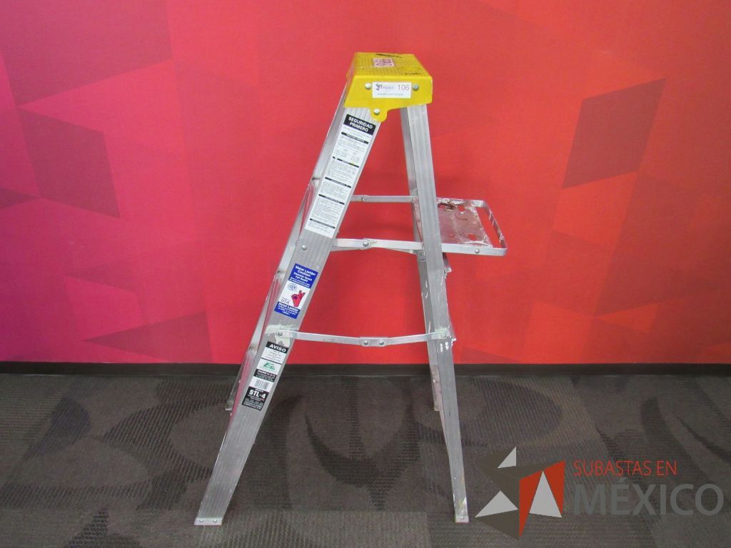 Lote 085 - Escalera de aluminio con capacidad de carga de 91 kg - Imagen 2