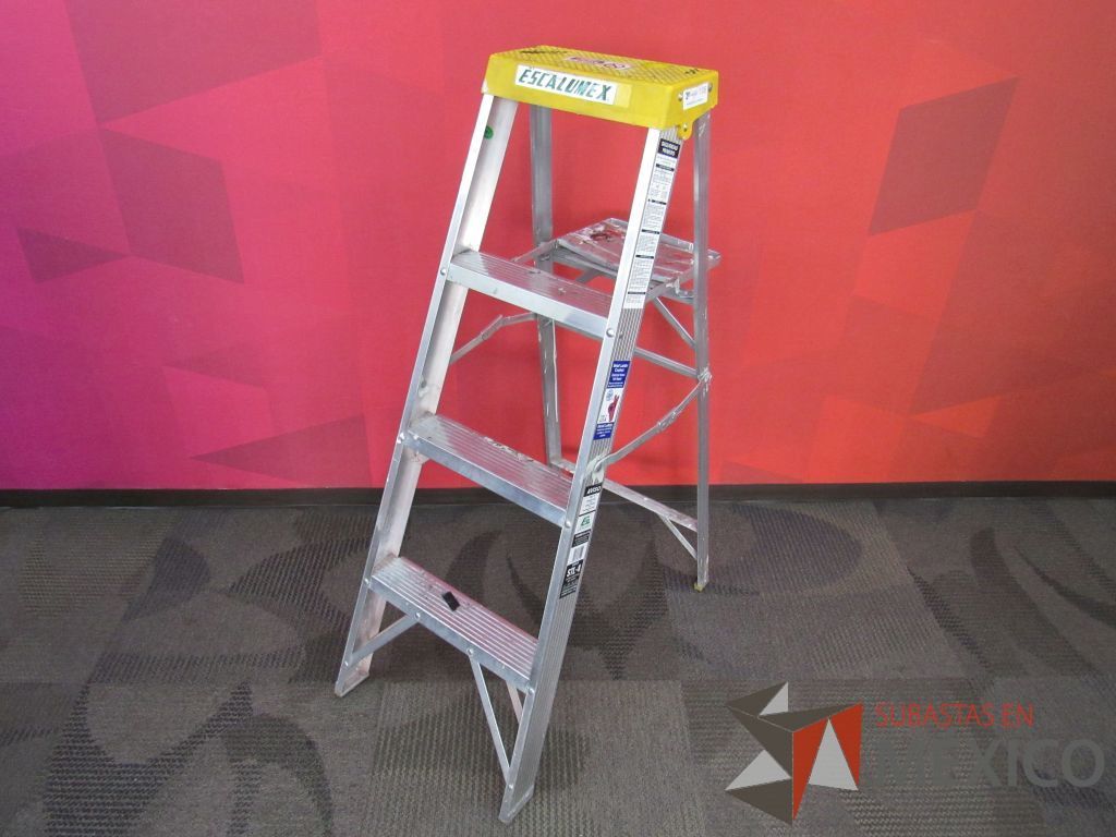 Lote 085 - Escalera de aluminio con capacidad de carga de 91 kg - Imagen 3