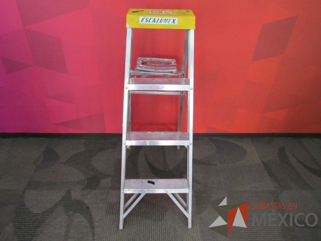 Lote 085 - Escalera de aluminio con capacidad de carga de 91 kg - Imagen 4