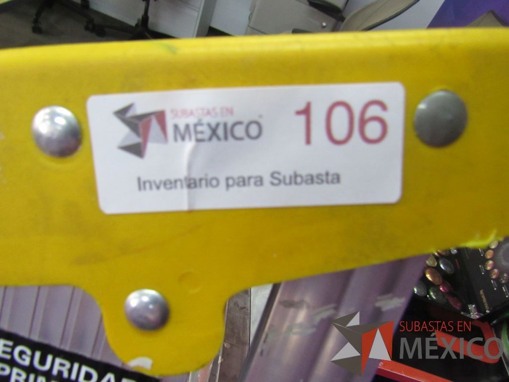 Lote 085 - Escalera de aluminio con capacidad de carga de 91 kg - Imagen 7