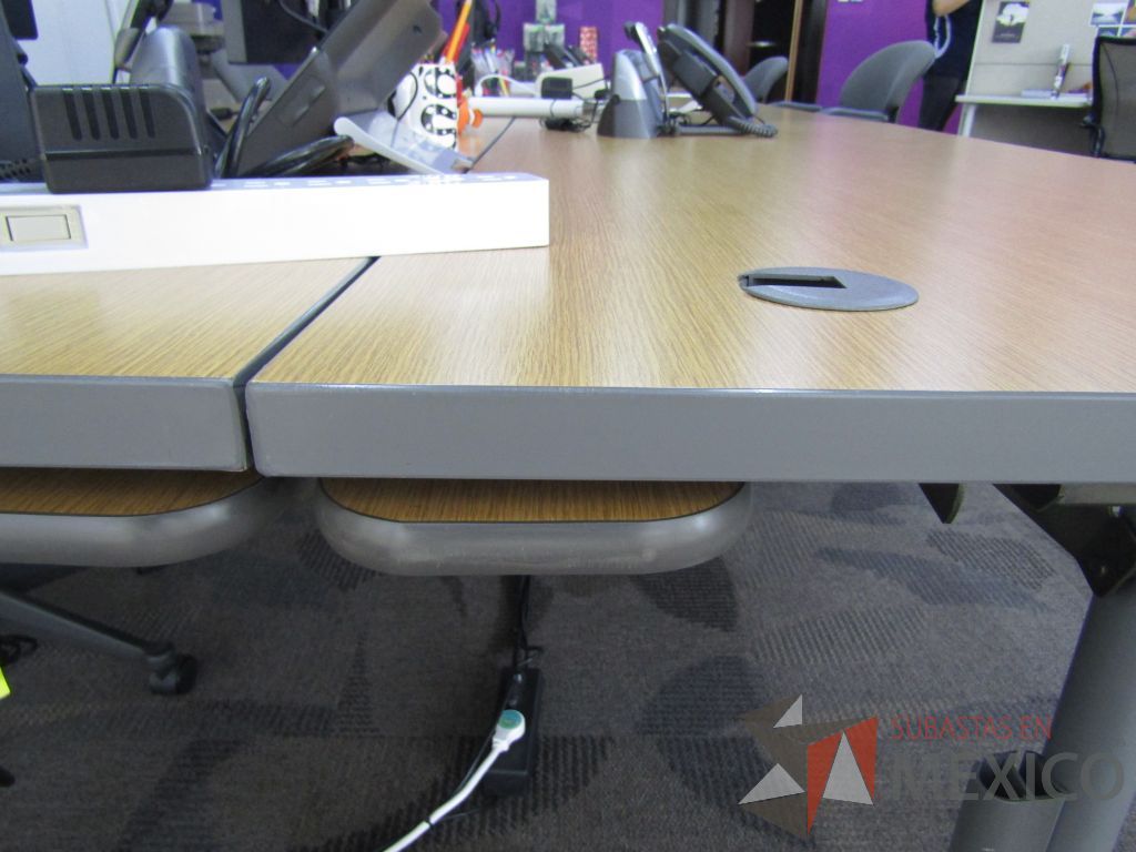 Lote 020 - 2 Mesas de trabajo plegable con estructura metálica gris y cubierta color madera claro - Imagen 13