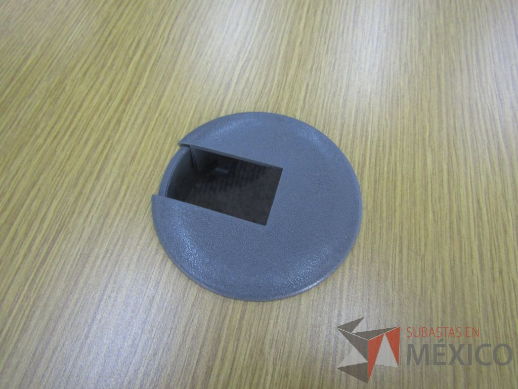 Lote 020 - 2 Mesas de trabajo plegable con estructura metálica gris y cubierta color madera claro - Imagen 14
