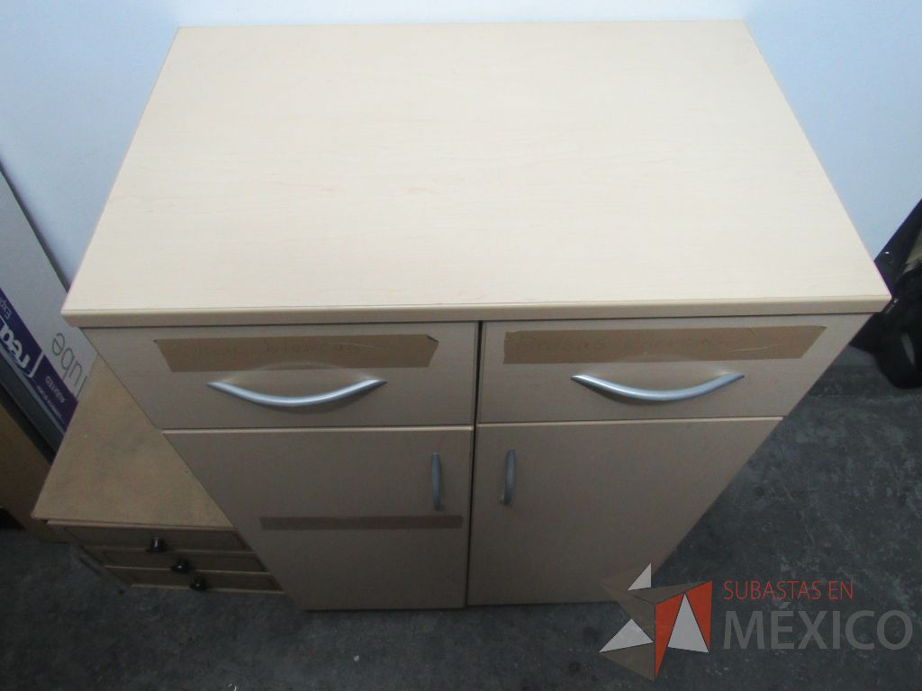Lote 062 - Mueble tipo madera con 2 cajones y 2 puertas - Imagen 11