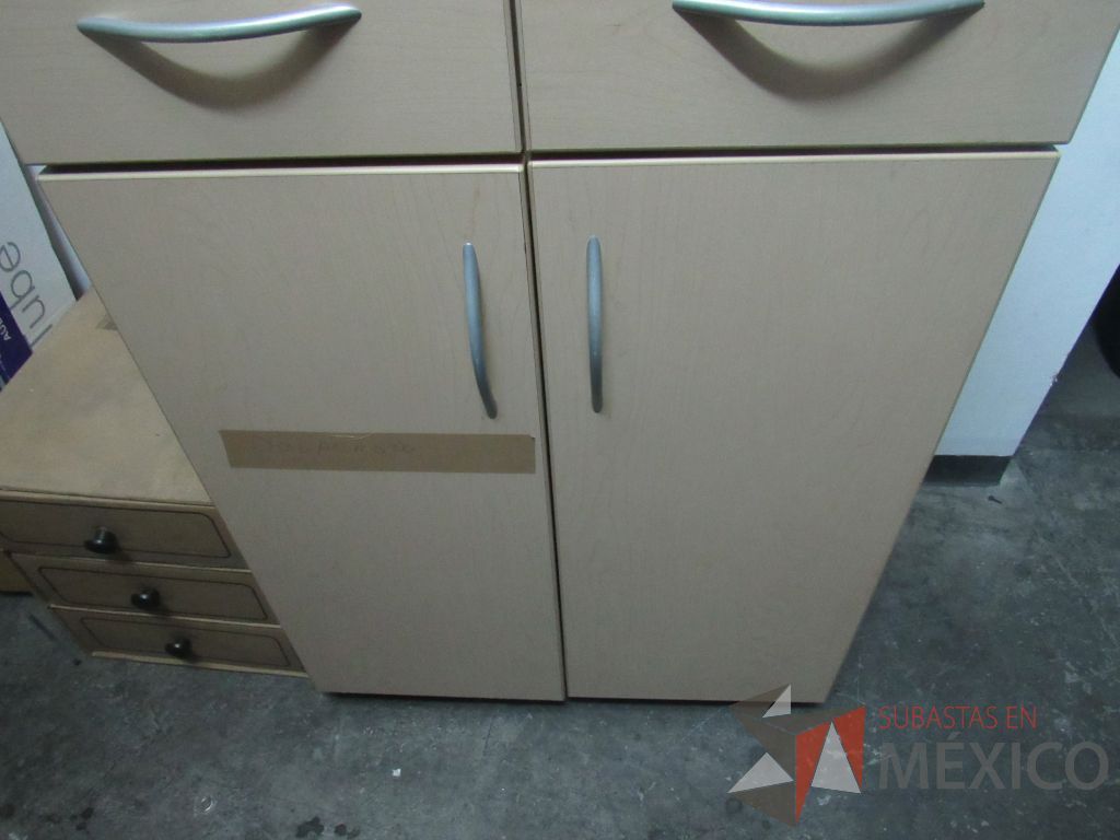 Lote 062 - Mueble tipo madera con 2 cajones y 2 puertas - Imagen 10