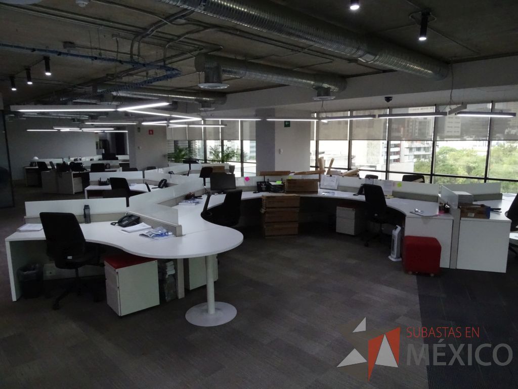 Lote 008 - Estación de trabajo para 17 personas de mampara baja seminueva, Marca: Haworth