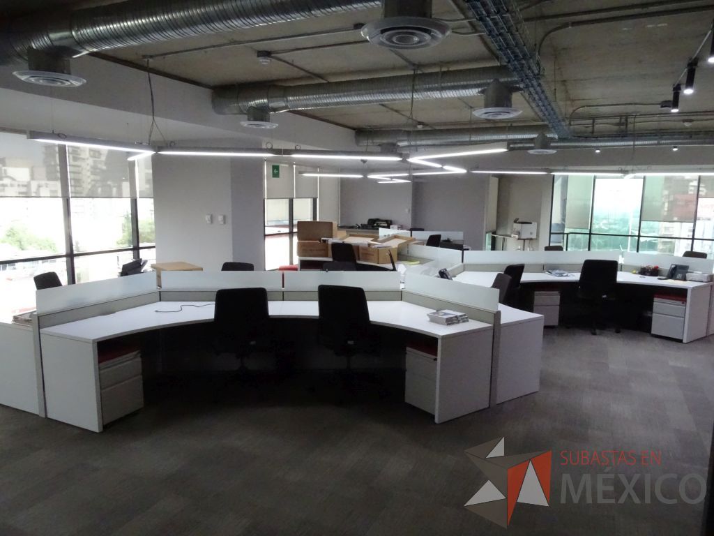 Lote 008 - Estación de trabajo para 17 personas de mampara baja seminueva, Marca: Haworth - Imagen 8