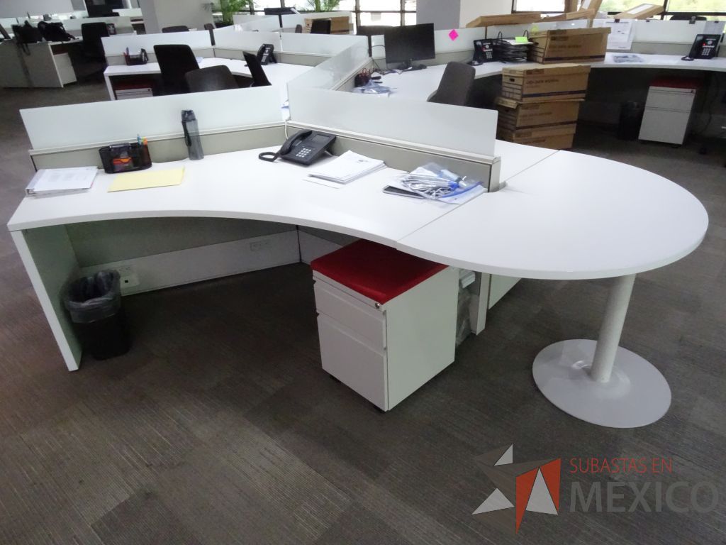 Lote 008 - Estación de trabajo para 17 personas de mampara baja seminueva, Marca: Haworth - Imagen 10
