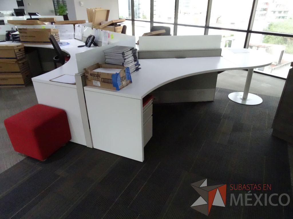 Lote 008 - Estación de trabajo para 17 personas de mampara baja seminueva, Marca: Haworth - Imagen 15