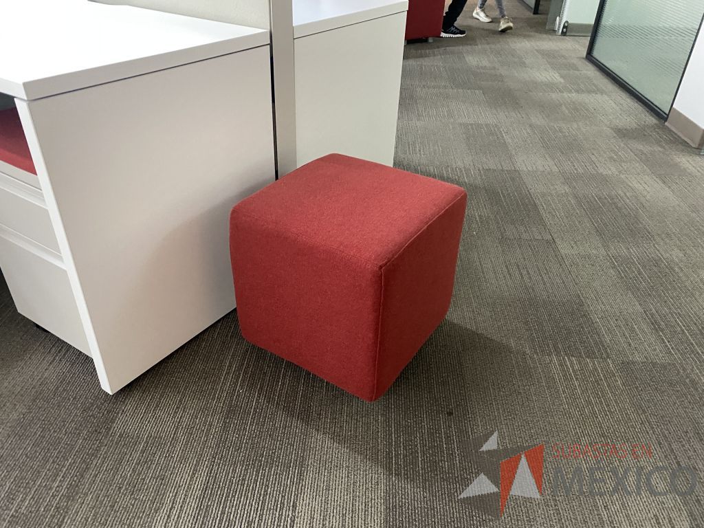 Lote 010 - 3 Bancos con 4 patas metálicas asiento en tela color naranja - Imagen 5