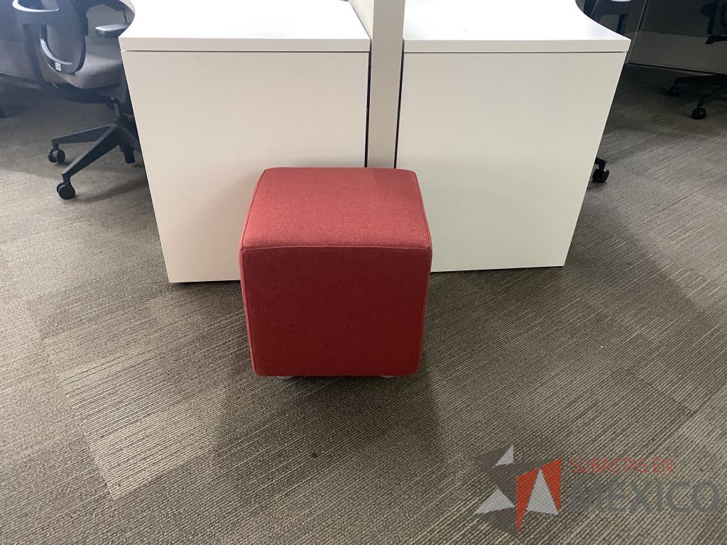 Lote 010 - 3 Bancos con 4 patas metálicas asiento en tela color naranja - Imagen 7