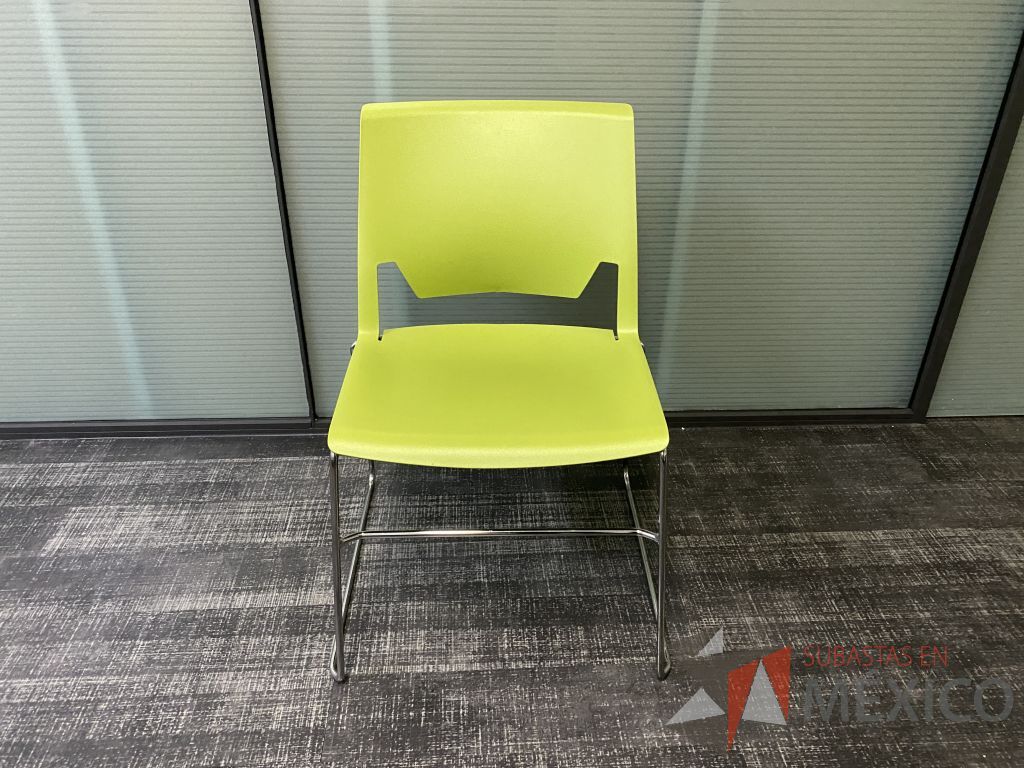 Lote 029 - 4 Silla de visita con asiento y respaldo liso color verde