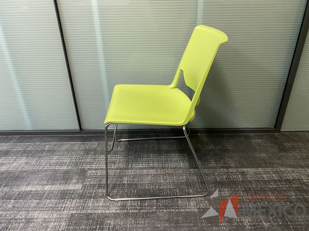 Lote 029 - 4 Silla de visita con asiento y respaldo liso color verde - Imagen 2