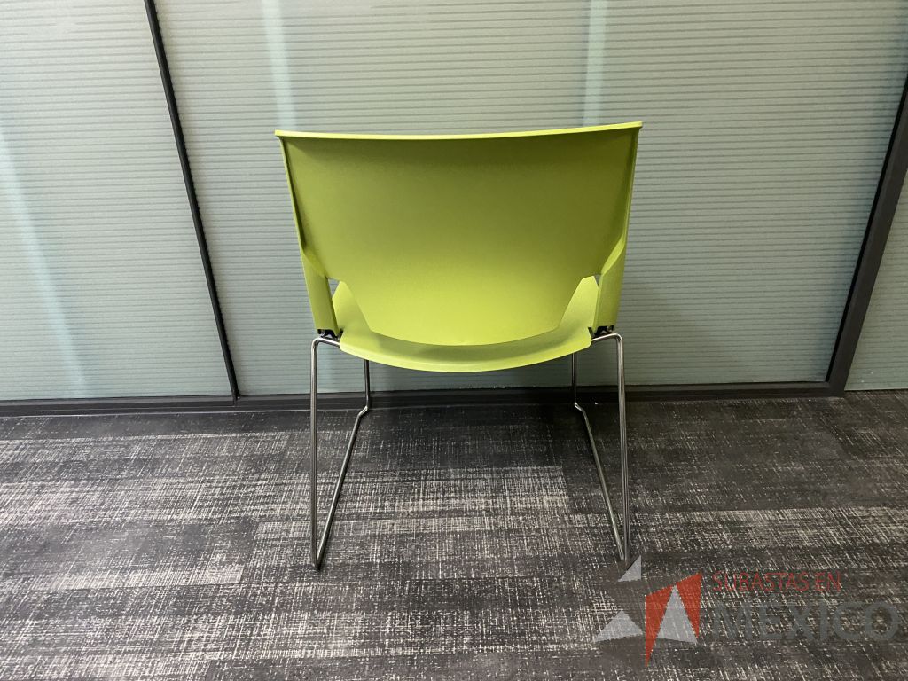 Lote 029 - 4 Silla de visita con asiento y respaldo liso color verde - Imagen 3