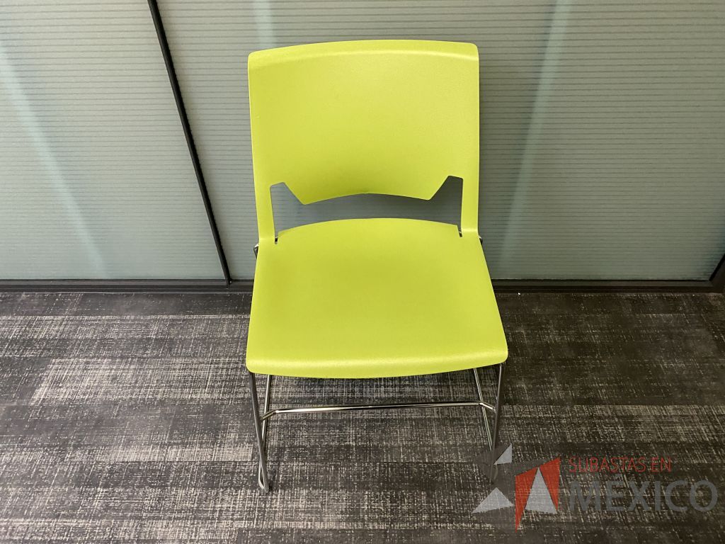 Lote 029 - 4 Silla de visita con asiento y respaldo liso color verde - Imagen 4